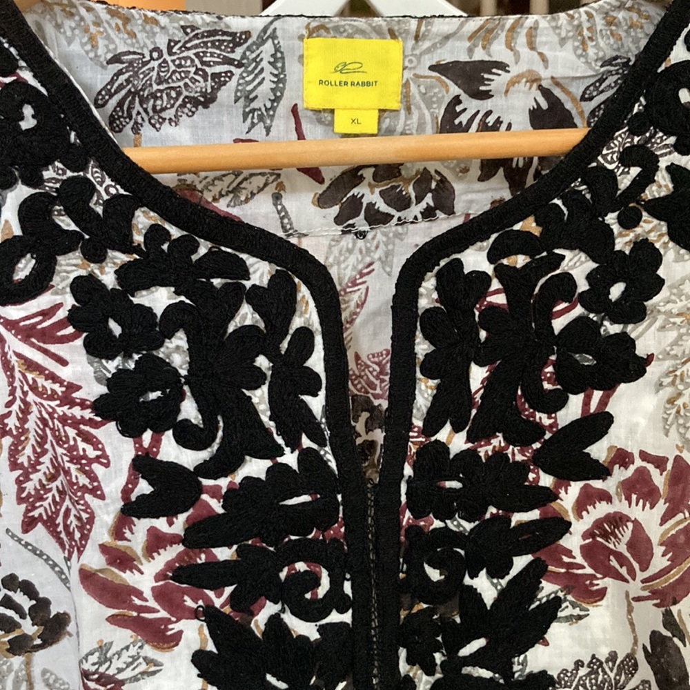Roller Rabbit blouse - Picture 2 of 4